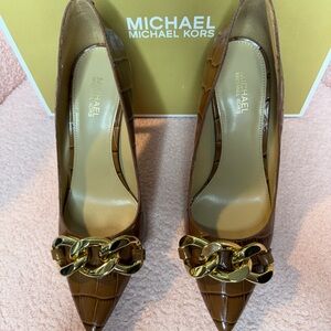 Michael Kors Brown Leather Pumps with Gold Chain